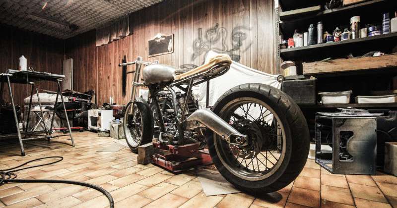стеллаж для гаража - мотоцикл